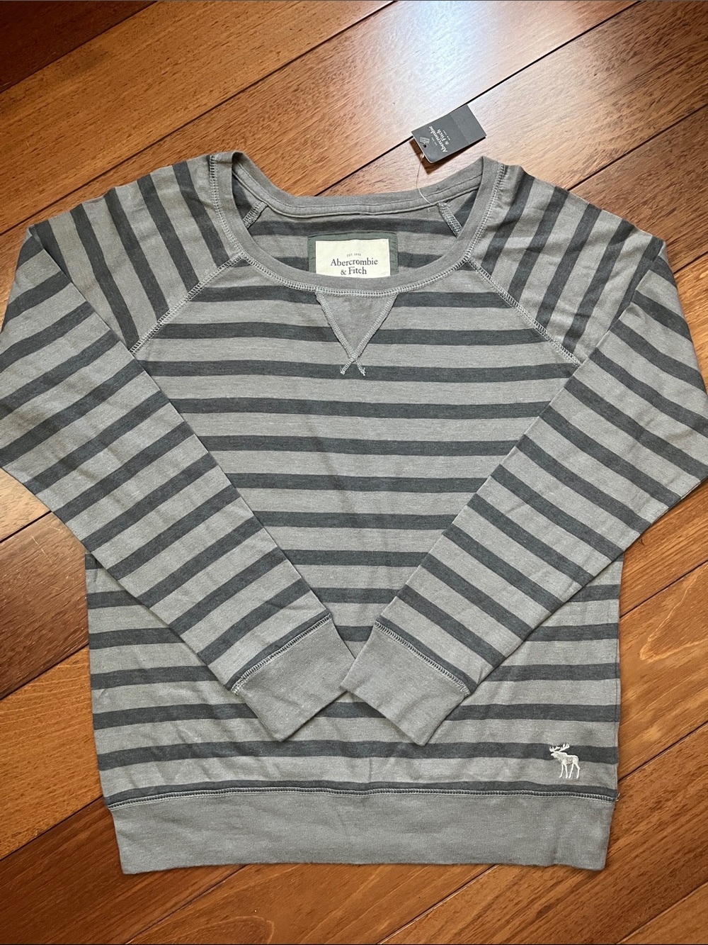 NWT Y2K Abercrombie Moose Logo Summerweight Striped Sweater